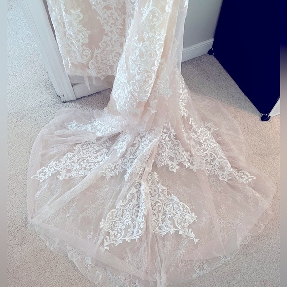 Oleg Cassini CWG807 cap sleeve plunging V neck. Ivory rose gold w/chapel train. - Picture 8 of 14